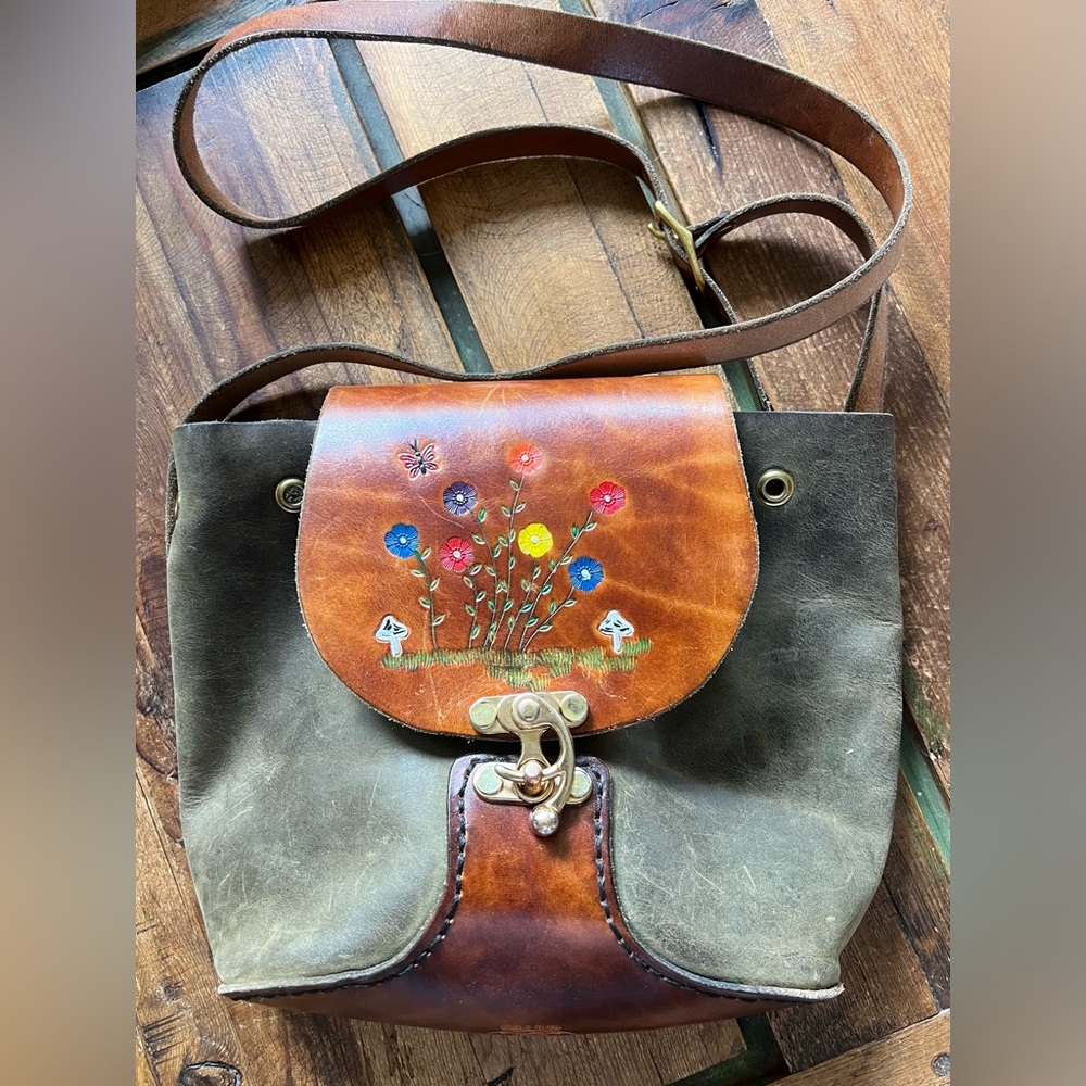 Beautiful Phillimore Hand Tooled & Painted Bohemian Bag - Picture 1 of 7